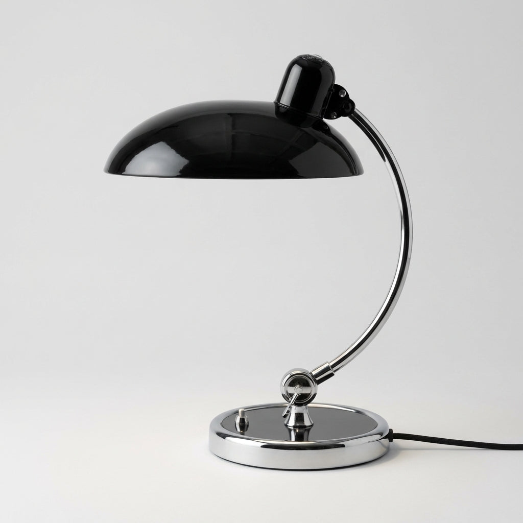 Bordlampe med soppholde i metall i sort med sølv metall strand.