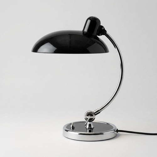 Bordlampe med soppholde i metall i sort med sølv metall strand.