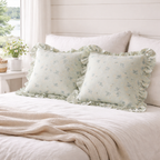 To fine puter med volanger i grønn. 