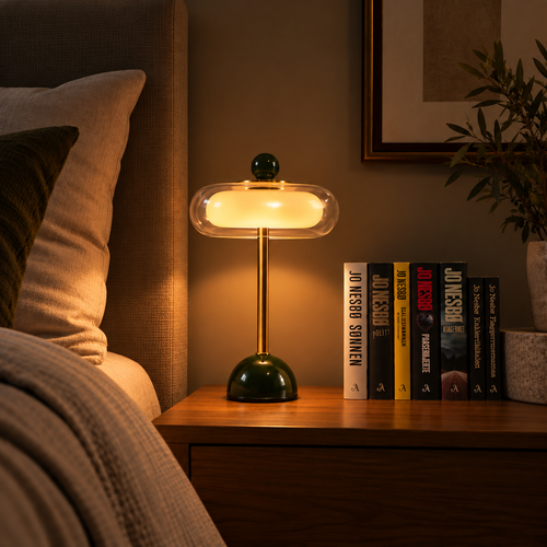 Bordlampe i glass og metall med grønn base