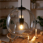 Taklampe i sort glass.