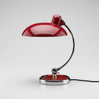 Bordlampe med soppholde i metall i røde detaljer med sølv metall strand.