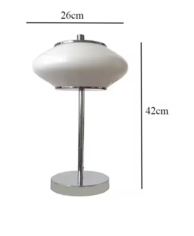 Minimalistisk sølvfarvet bordlampe
