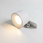 Unik liten vegglampe i hvit som kan festes på veggen med en fjernkontroll. 