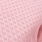 Detaljer på et rosa bambuspledd.