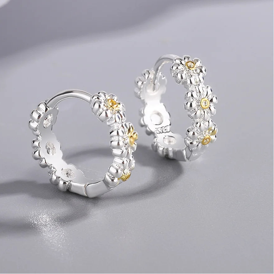 Blomster øreringer med søte små blomster. 