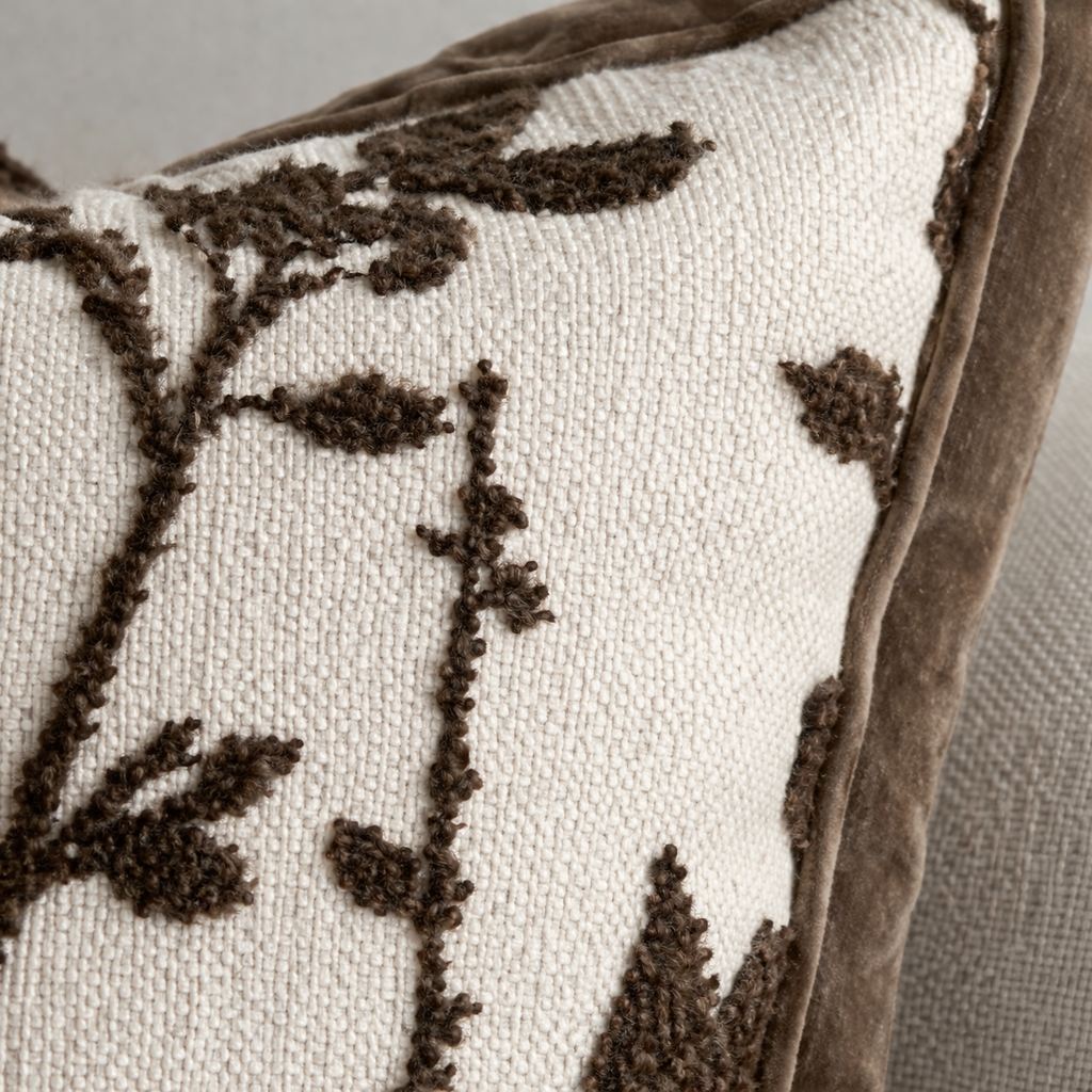 Detaljer i hvit detaljer ute. 