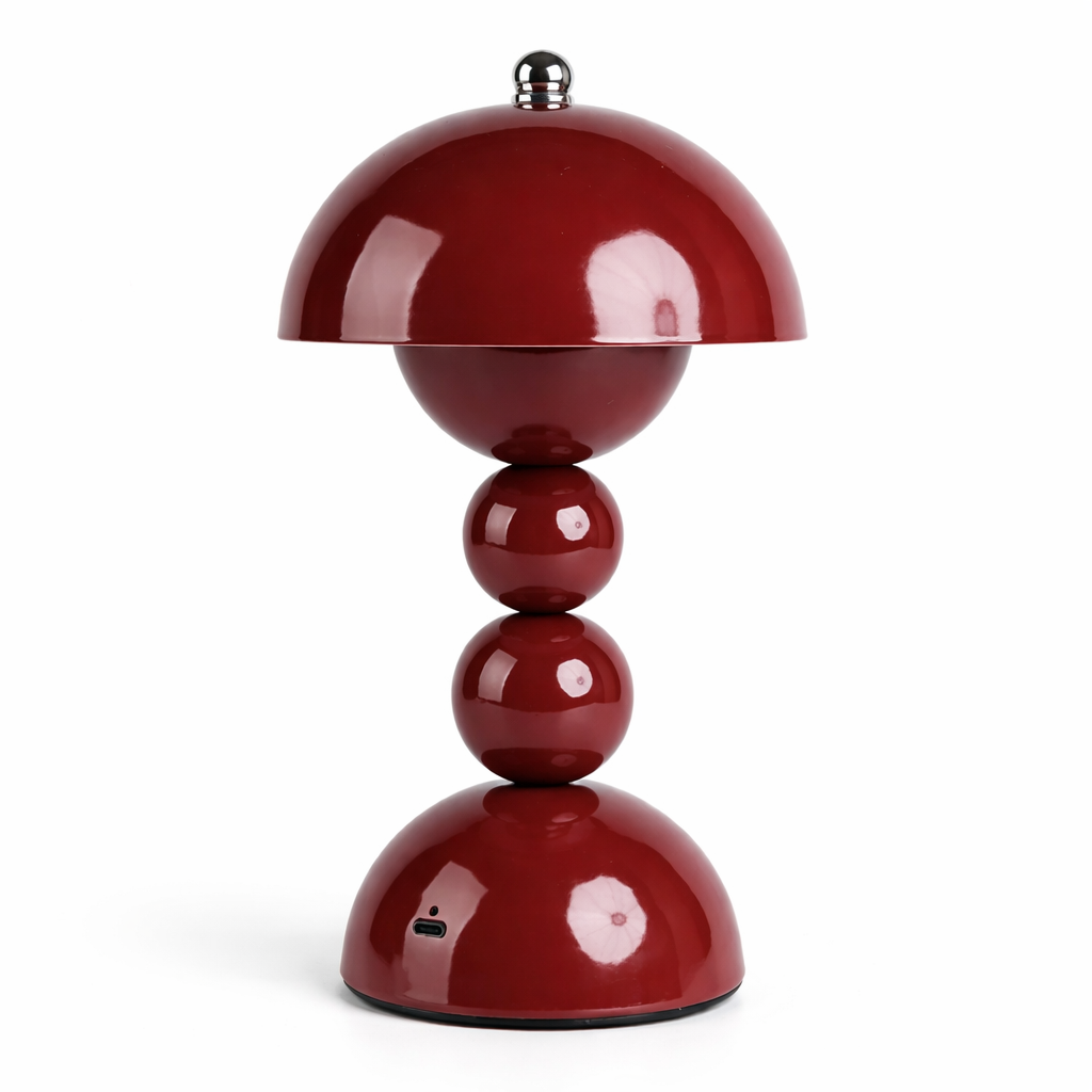 rød lampe i mørk rød med usc ladeimport og led lys i studio. 