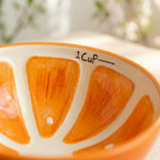 Detaljer på en liten appelsinbolle med 1 cup. 