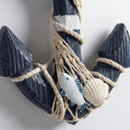 En fin liten båtanker detaljer på figur i et hvitt studio.