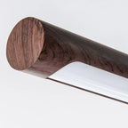 Detaljer av lampen i et hvitt studio. 
