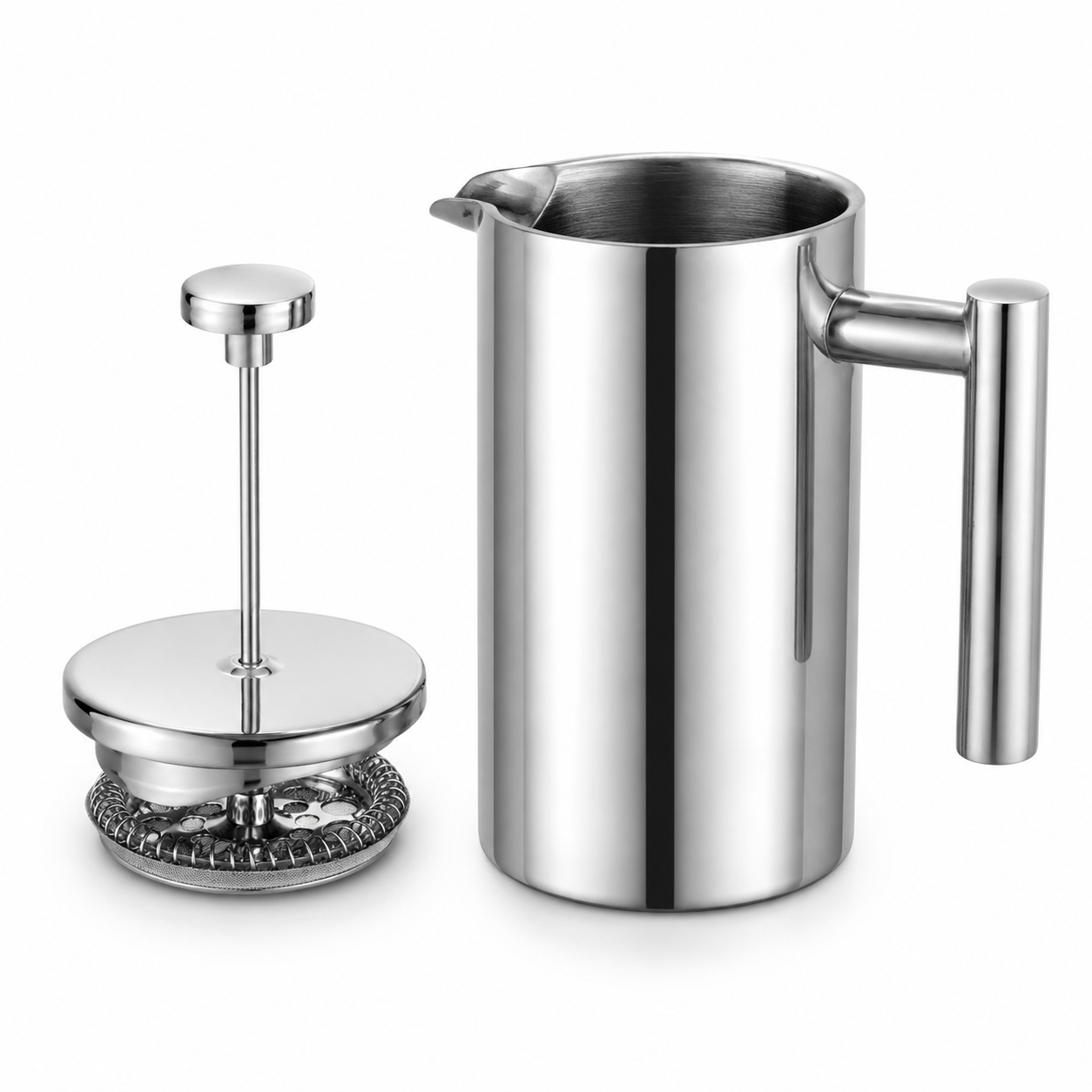 French press i stål i et hvitt studio. 