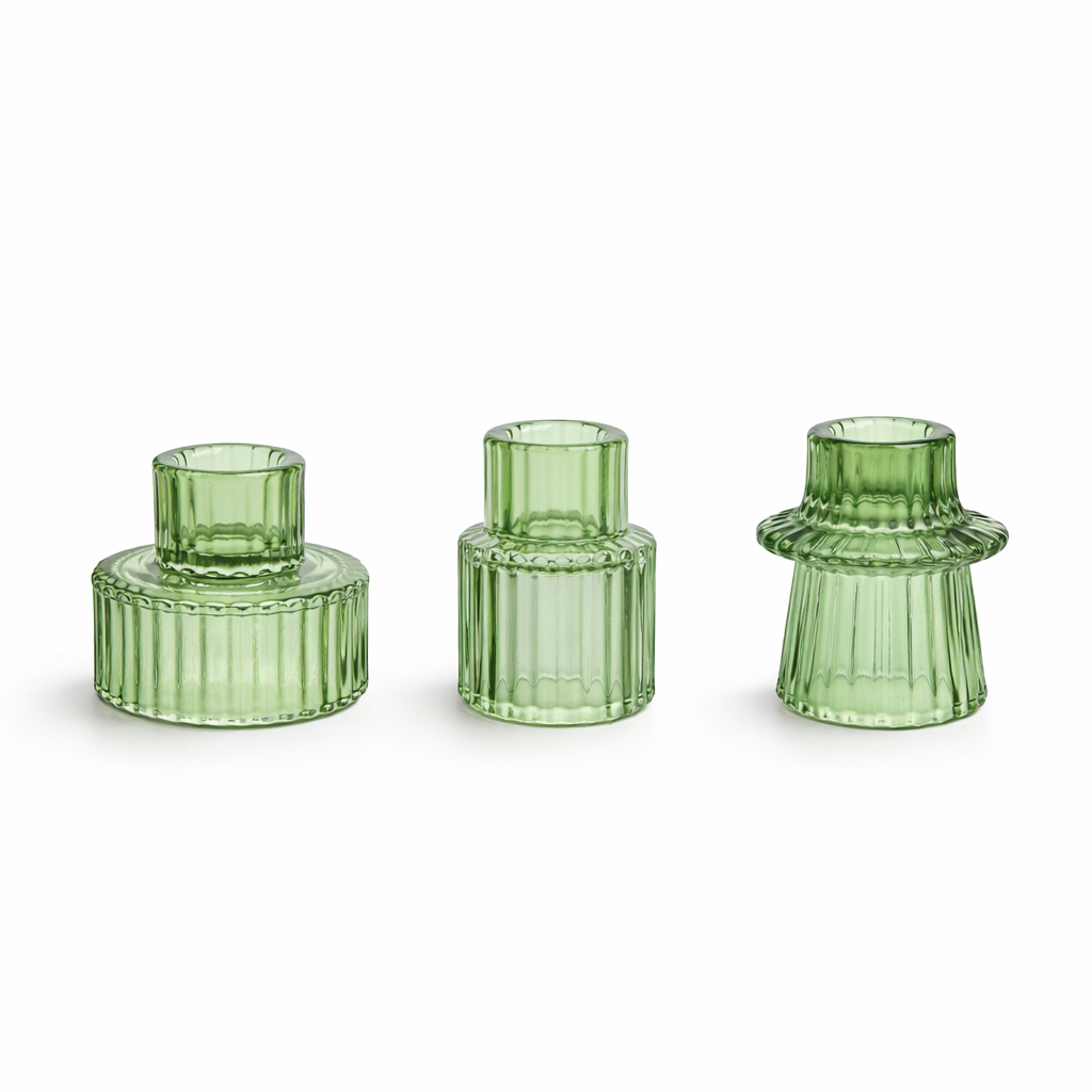Grønne små lysestaker i 3 forksjellige former. 