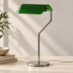 Skrivebordslampe med flat glasskjerm og bøyd arm