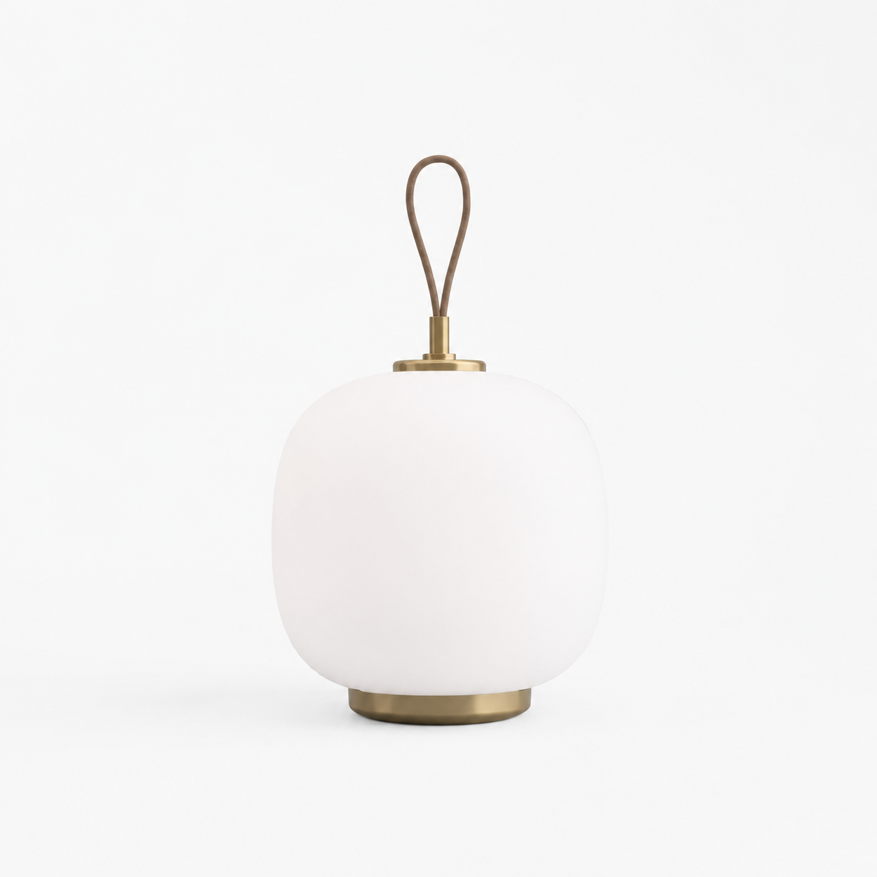 Trådløs lampe i hvit med metall og lær detaljer. 