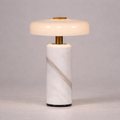 Eksklusiv bordlampe i marmor og glass