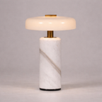 Eksklusiv bordlampe i marmor og glass