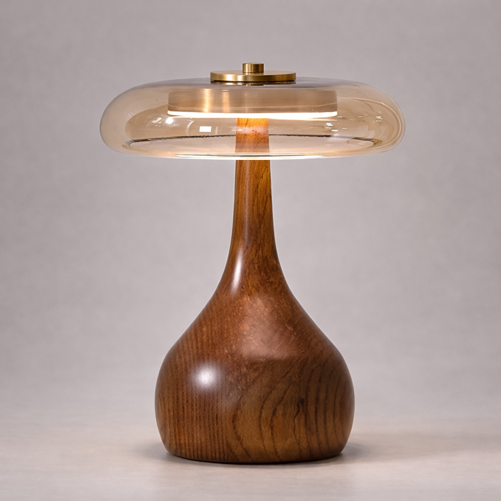 Lampe i tre med glasskjerm lav