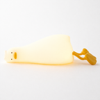 Liggende Andelampe i studio som ligger ned