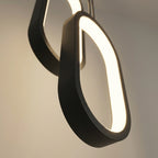 Detaljer på dobbel lampe i sort. 