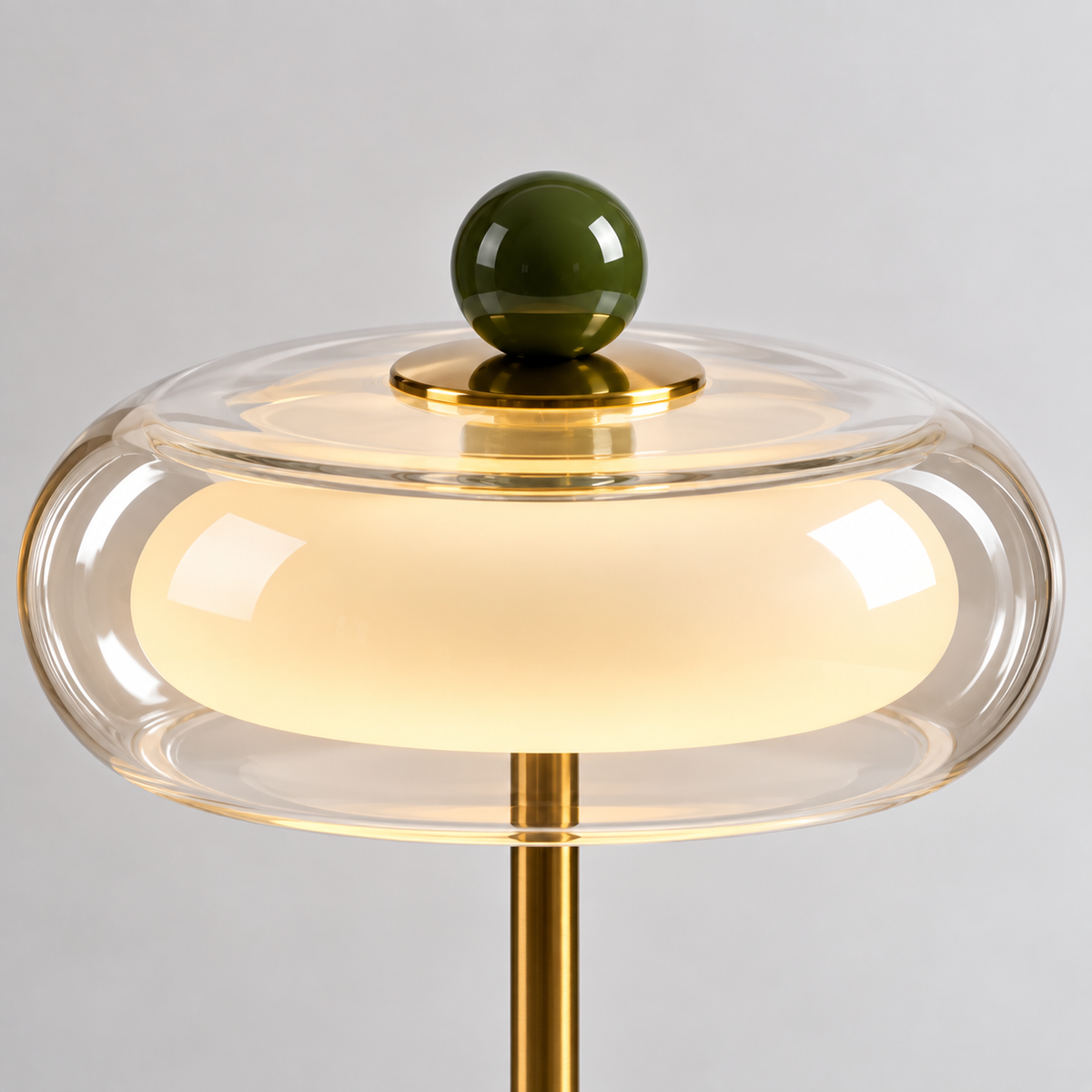 Bordslampa i glas och metall med grön fot