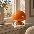 Bordlampe med soppformet glasskjerm og kromsokkel