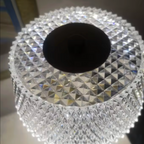 Fin lampe fra toppen av detaljer fra glass skjermen. 