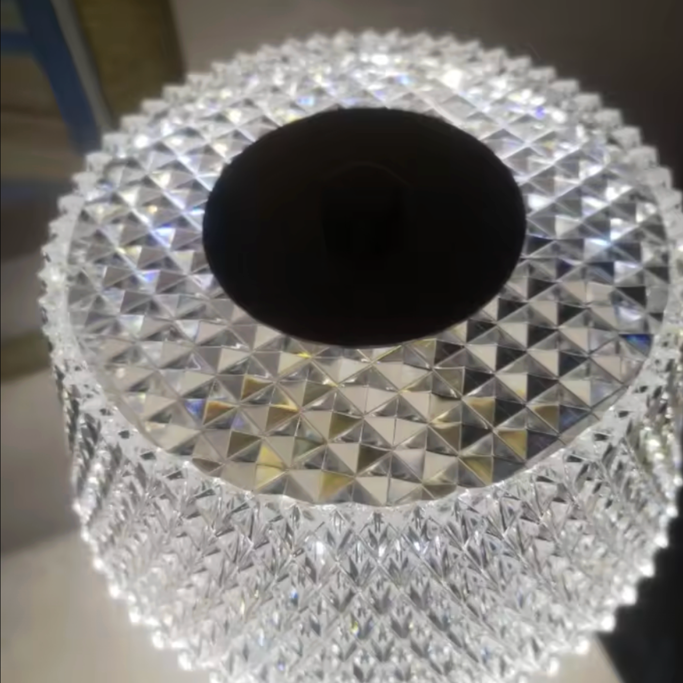 Fin lampe fra toppen av detaljer fra glass skjermen. 