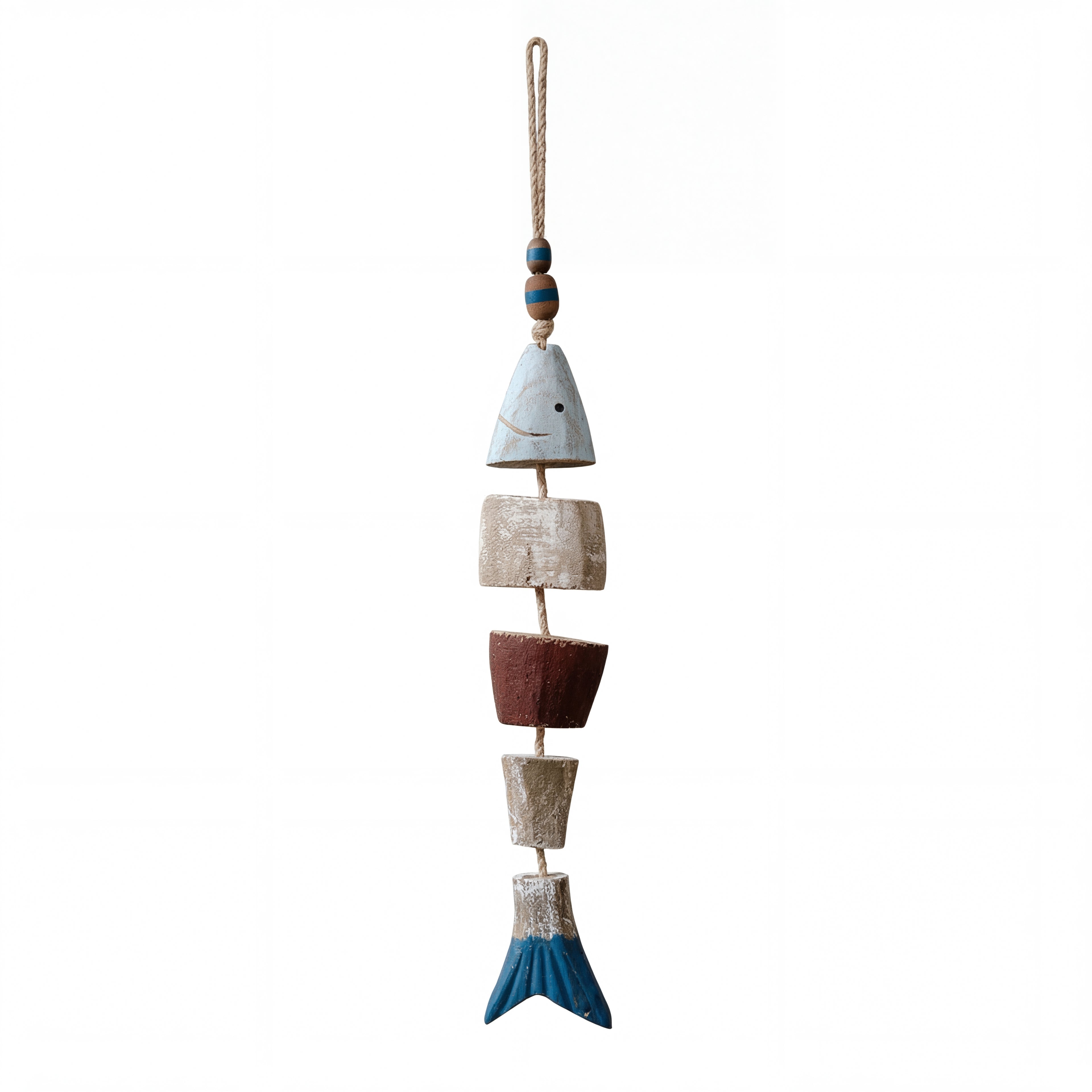 Hengende fikse figur i et hvitt studio.