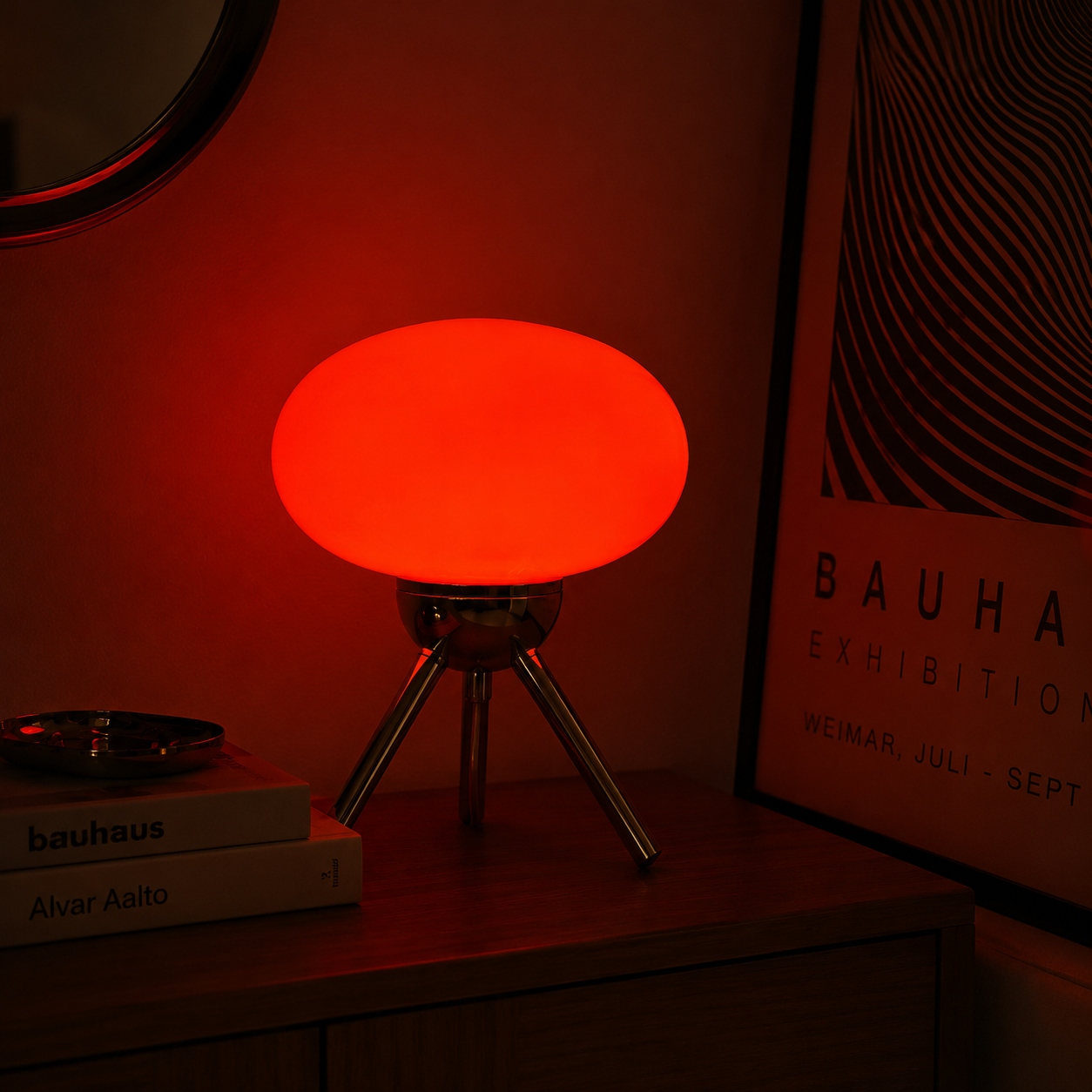 Rød oval rund lampe i et rom