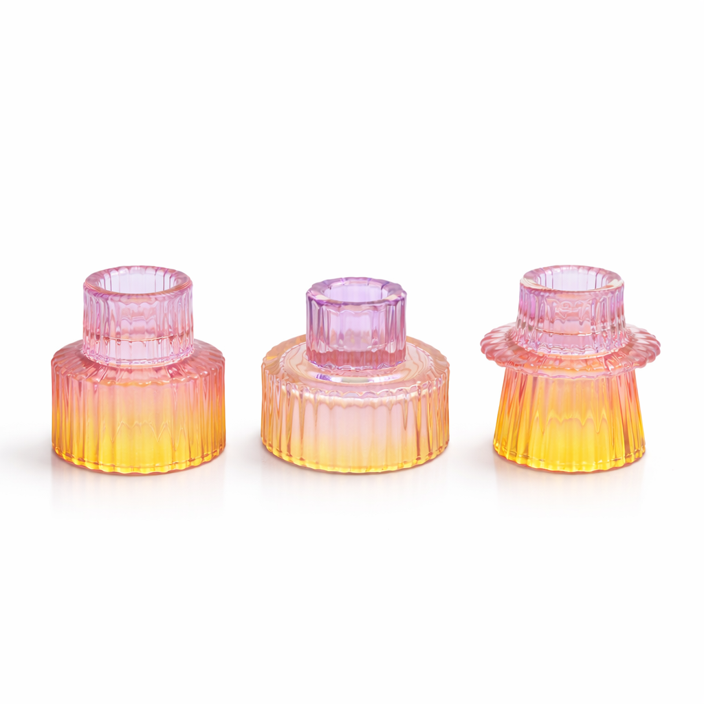 Rosa og gule små lysestaker i 3 pakk. 