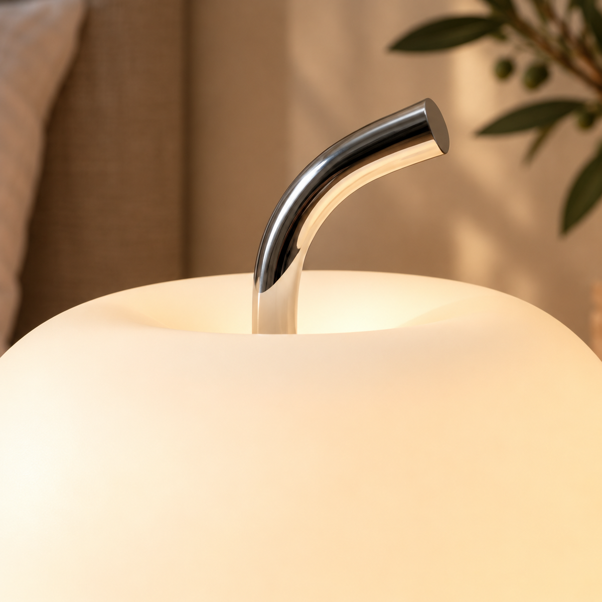 Bordlampe i glass med epleform og touch-bryter