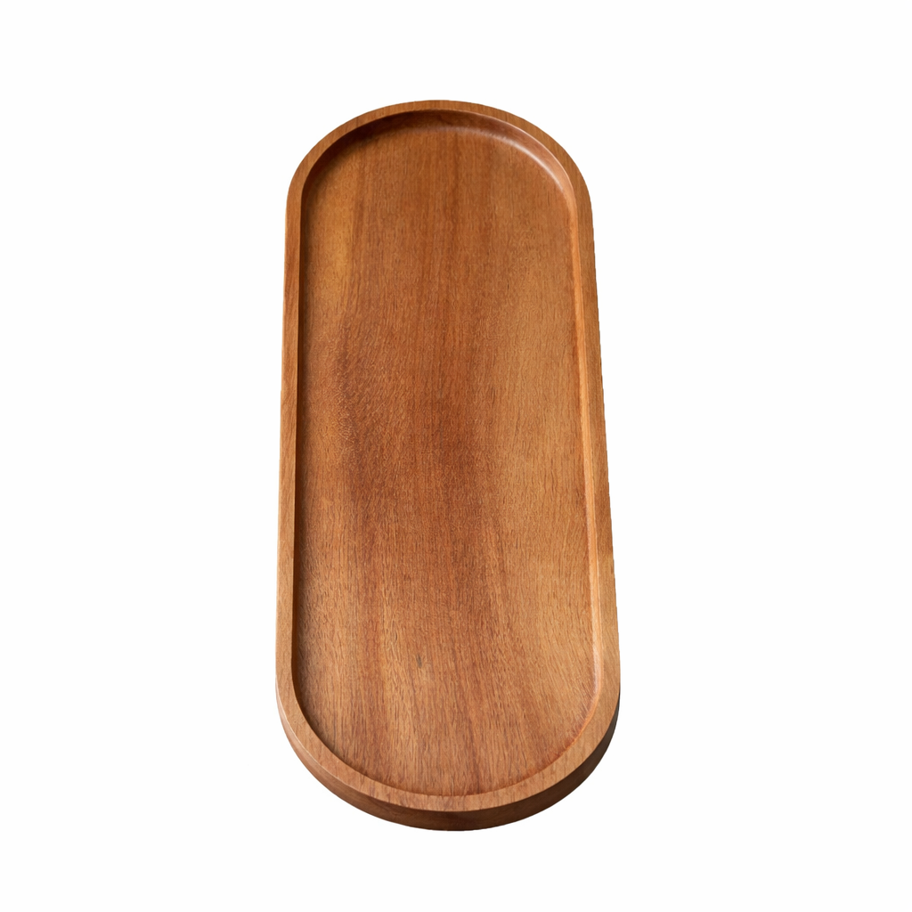 Stor trefjøl i et hvitt studio. 