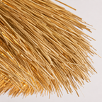 Pendellampe rattan, strå detaljer i et hvitt studio. 