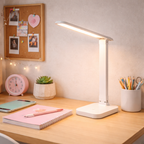 Lampe på tennåringsrom. 