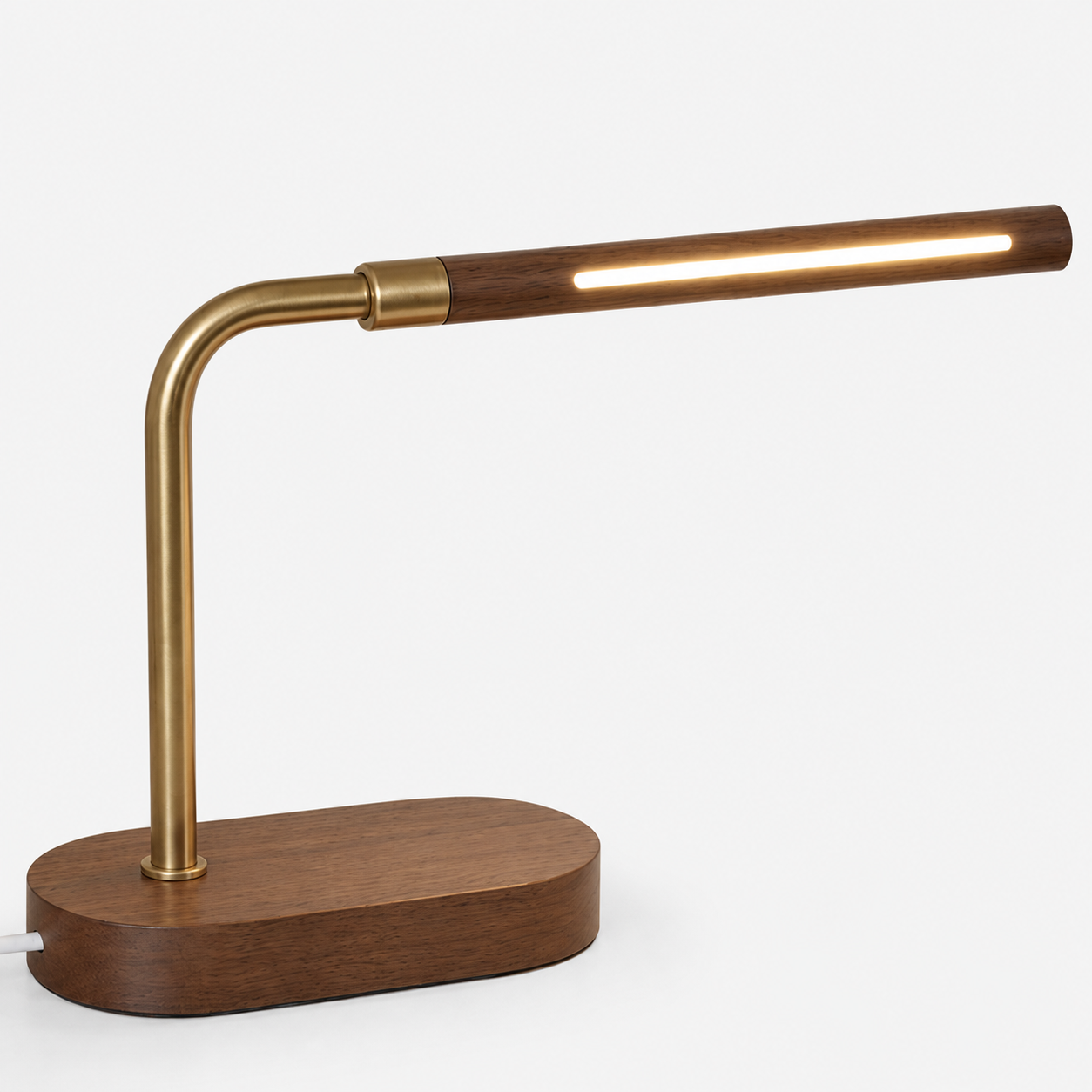 Trelampe i et hvitt studio.