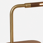 Metalllampe i tre i unik pult lampe.