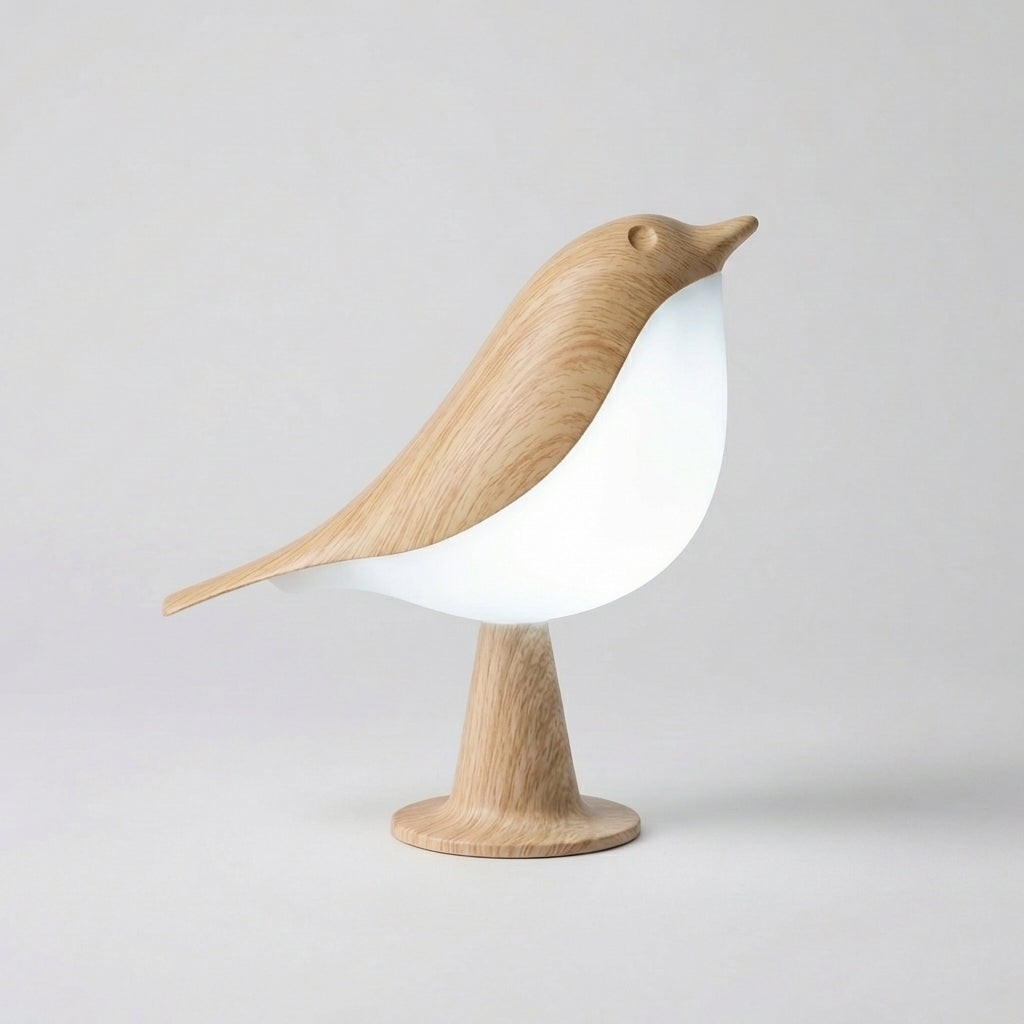 Fulelampe i tre med avslått  led lys i studio.