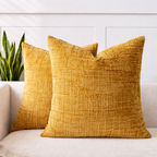 To fine yellow teksturerte putetrekk i sofa